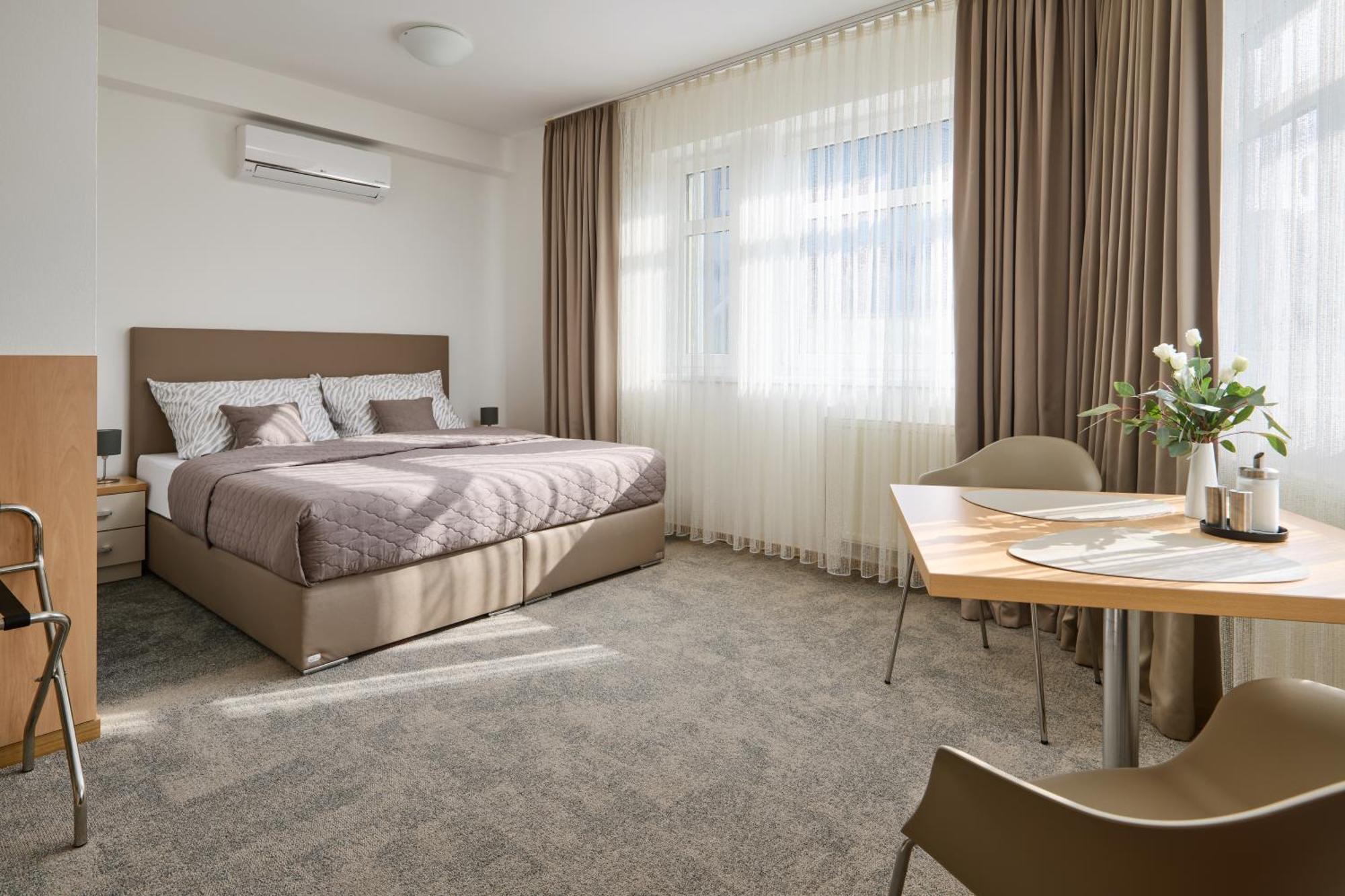 Hotel Osvit Mladá Boleslav Esterno foto